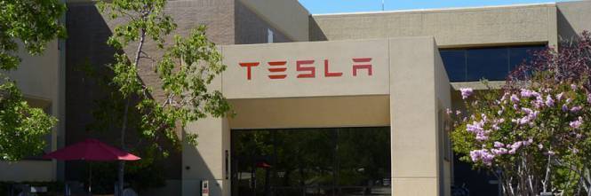 Tesla firma un assegno da 5 miliardi E apre una maxifabbrica a Shanghai