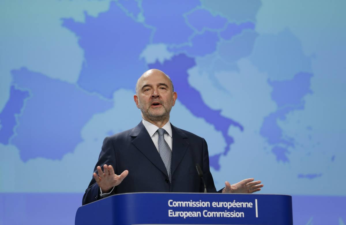Oggi Moscovici bastona l'Italia. Ma lui sforava il 3% del deficit