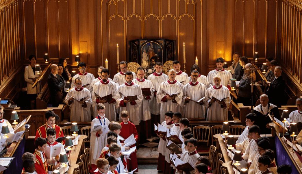 Quel party con il cardinale e il maestro di coro del Vaticano