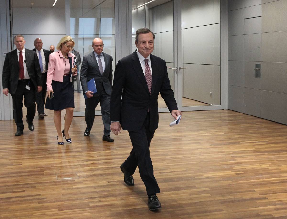 Strigliata di Draghi al governo "Cambiate subito la manovra"