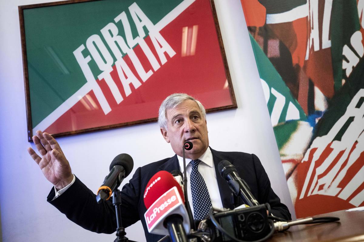 Tajani: "Berlusconi si candidi alle Europee"