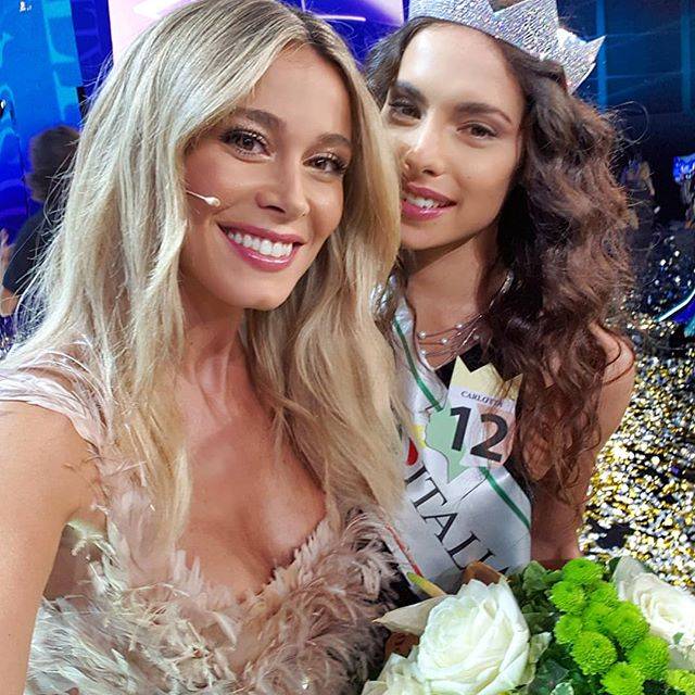 Diletta Leotta fa una foto con la nuova Miss Italia. I follower: "Sei più bella di lei"