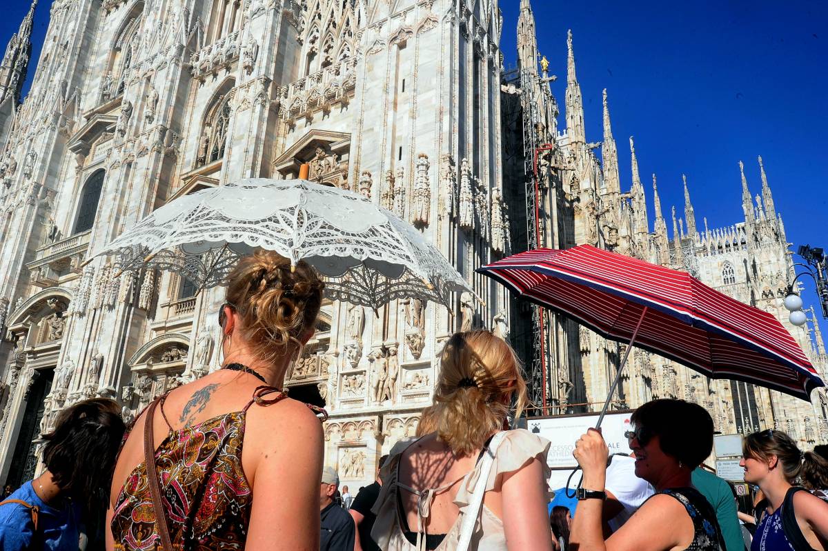 Milano chiusa domenica: "Così perdiamo turisti"