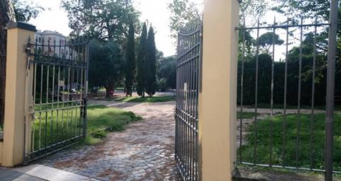 Villa Fiorelli, dove regnano degrado e tossici