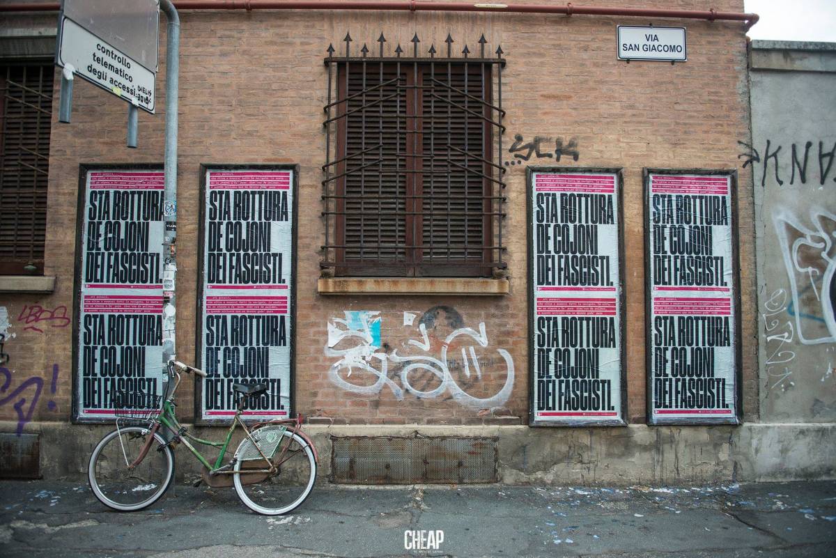 Manifesto choc a Bologna: "Sta rottura de c... dei fascisti"