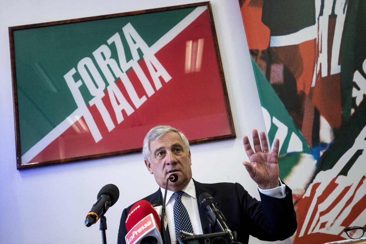 Tajani: "Le purghe ricordano Stalin. La Lega fermi i 5stelle"