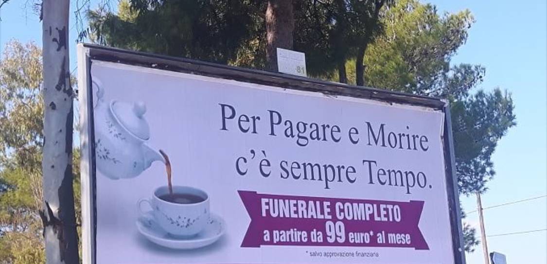 Lecce, l'agenzia funebre: "Il vostro funerale a rate mensili con soli 99 euro"