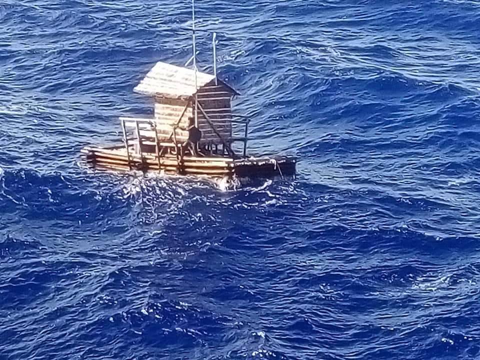 Indonesia, ragazzo sopravvive per cinquanta giorni a bordo di una zattera nell'Oceano Indiano