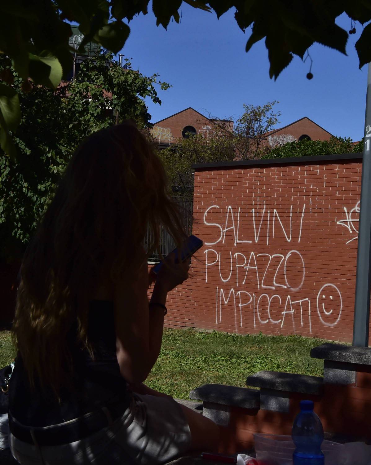 Minacce choc a Salvini: "Pupazzo impiccati"