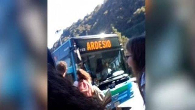 Bergamo, scontro tra due bus: morto un ragazzo