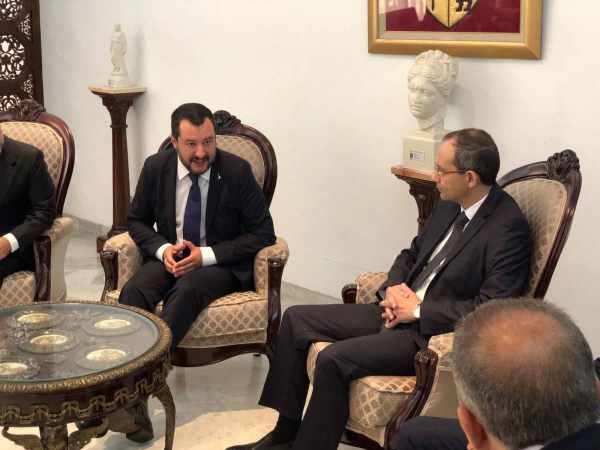 Salvini: "Accordo con la Tunisia per il contrasto al traffico di esseri umani"