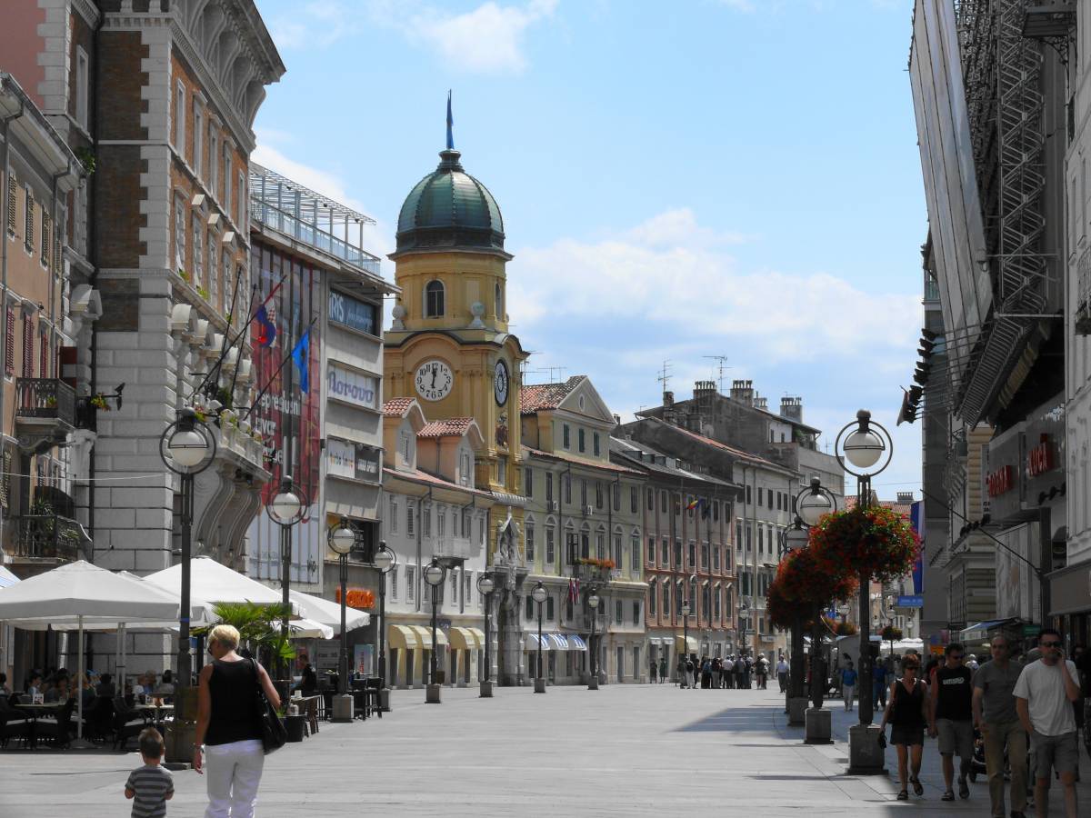 Fiume "torna" italiana: arriva la segnaletica bilingue per Rijeka