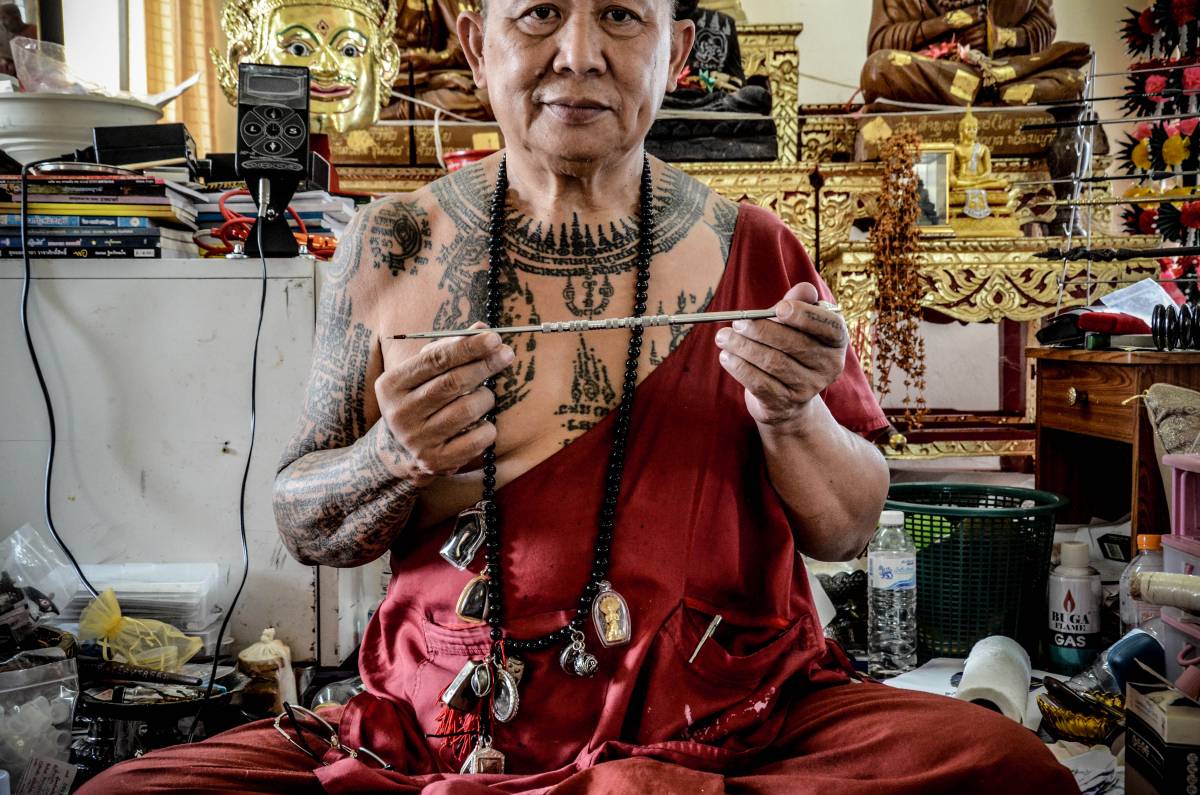 L'arte sacra del tatuaggio che racconta la storia thai