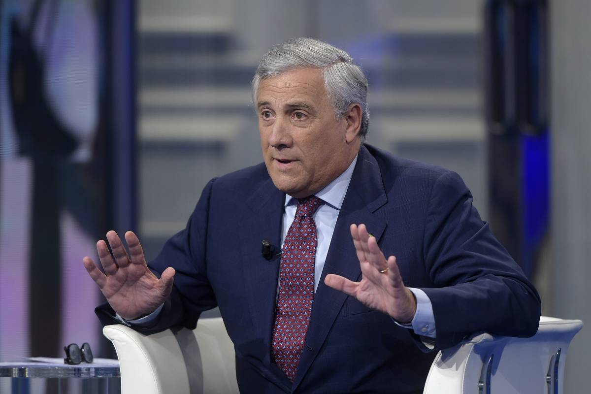 Tajani: "FI valuterà se cambiare simbolo alle Europee"