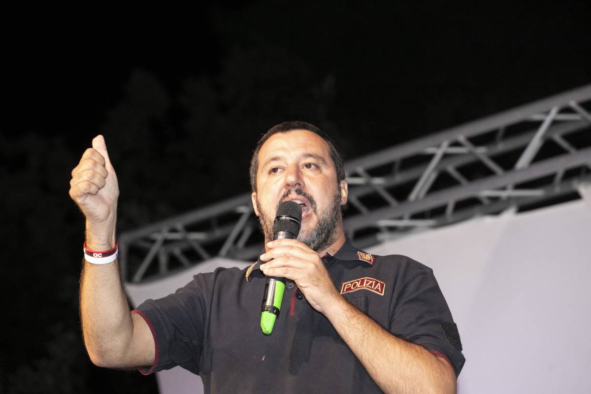 Il vero mistero: cosa ci fa Salvini con i comunisti?
