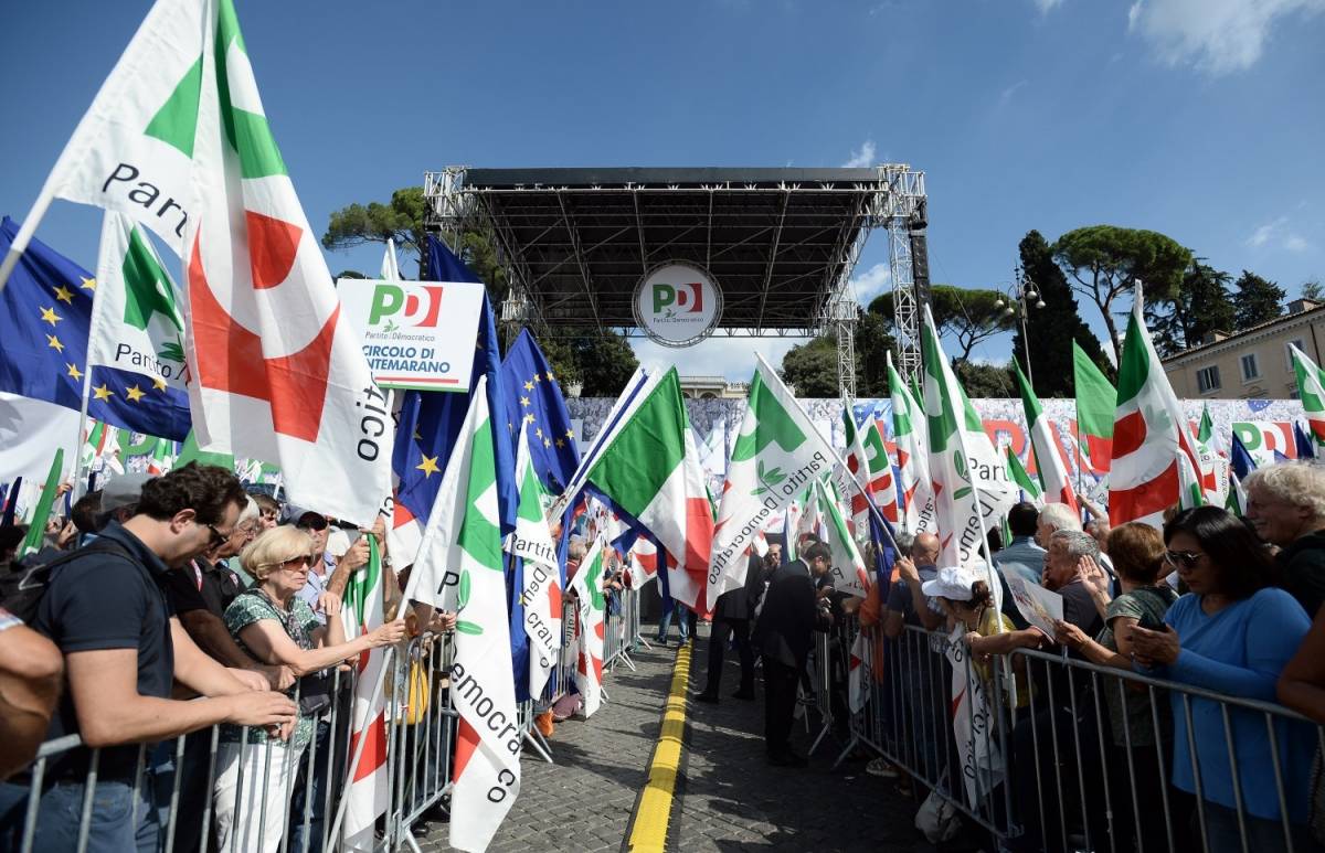 Il Pd scende in piazza. Renzi accusa Di Maio: "Rischio venezuelano"