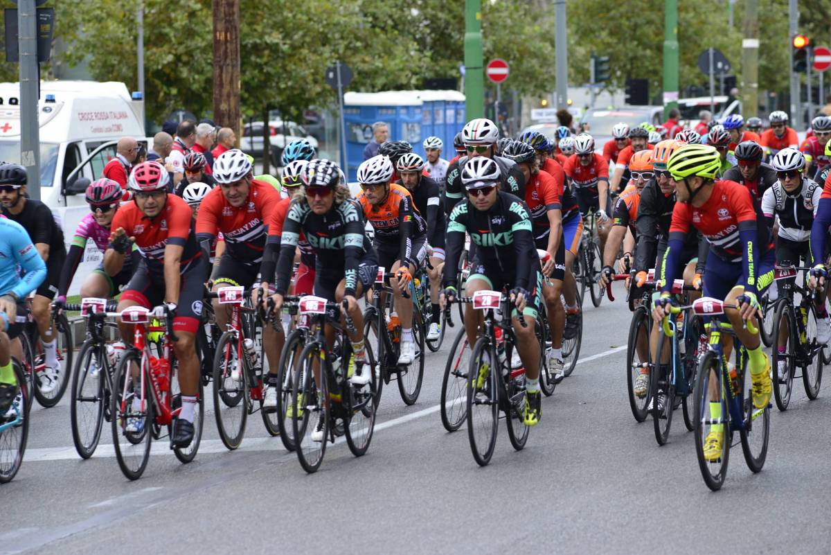 Milano pedala contro lo smog, ora in tram si sale con la bici