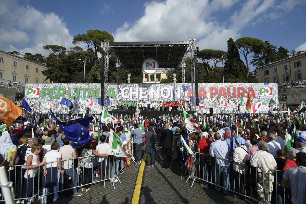 Diego Fusaro irride la piazza del Pd a Roma: "O partigiano, portali via..."