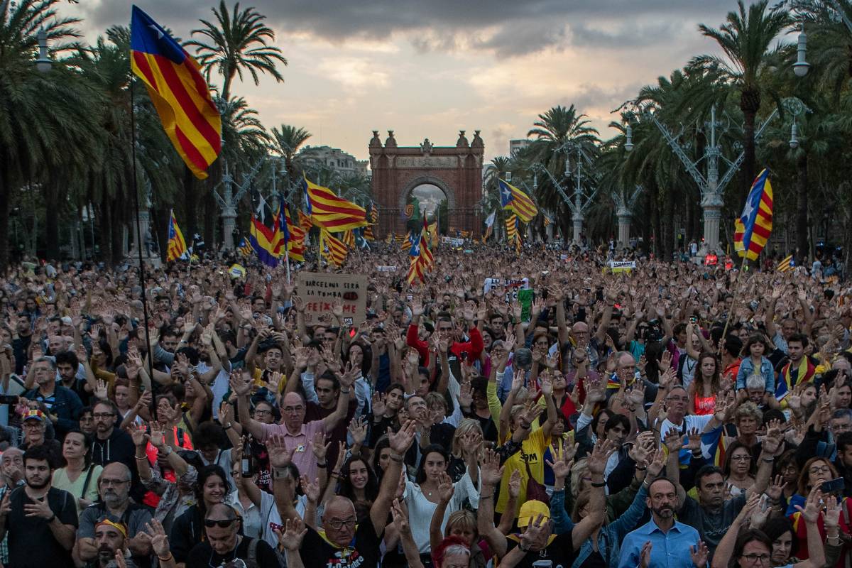 Fronte catalano spaccato. Addio all'autonomia e rischio nuove elezioni