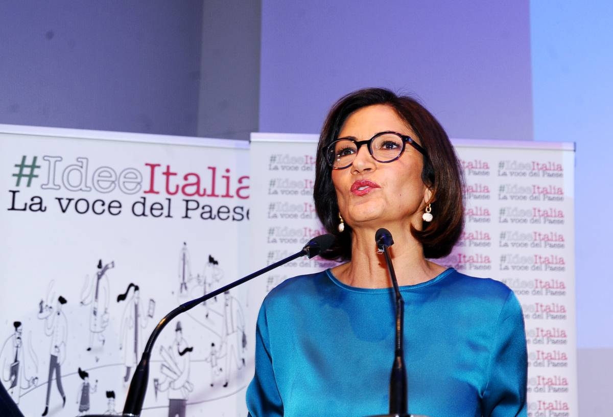 Milano, convention di Forza Italia, Gelmini: "L'altra Italia che non campa sul divano"