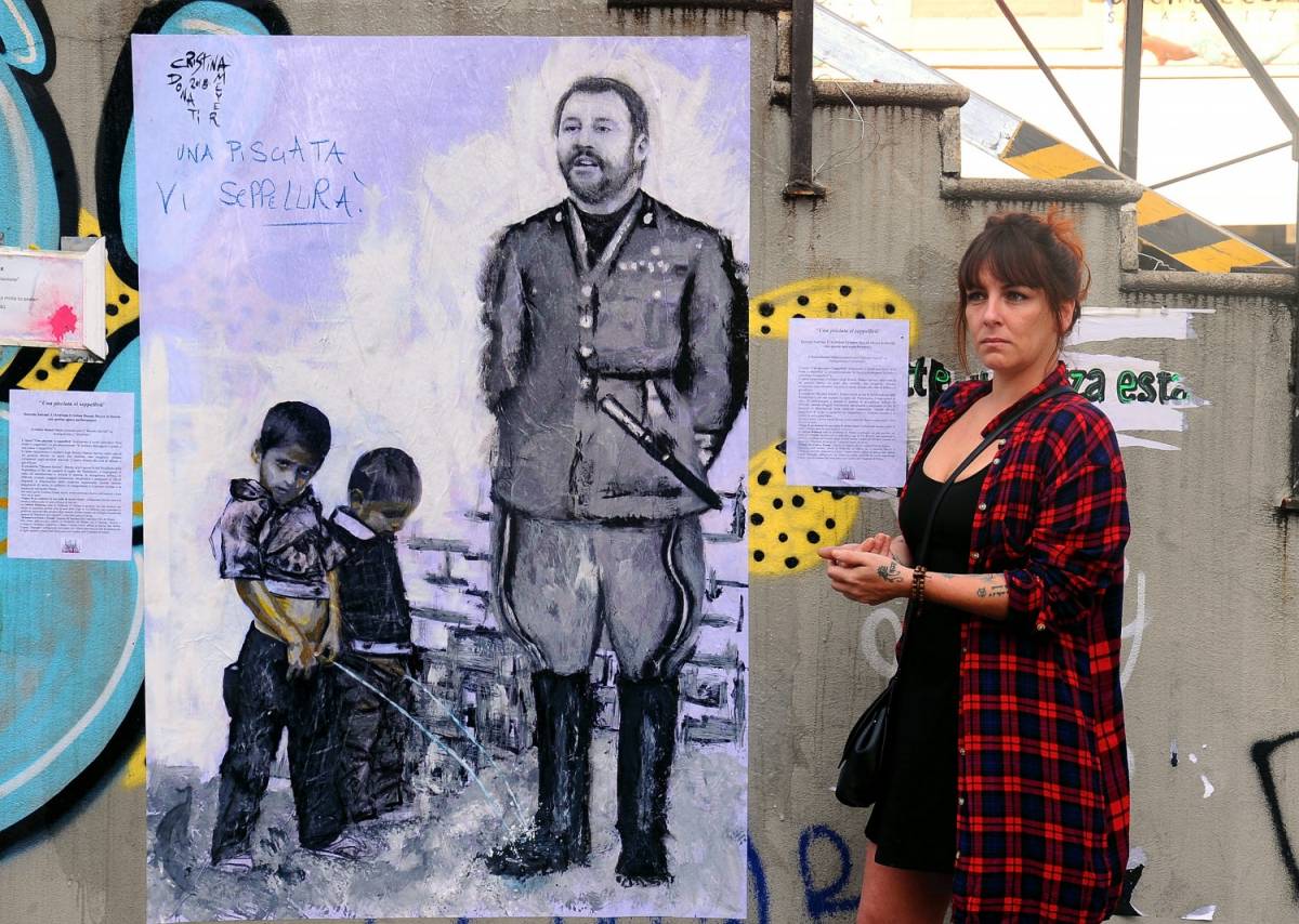 "Una pis...ata vi seppellirà", nuovo murales anti Salvini a Milano