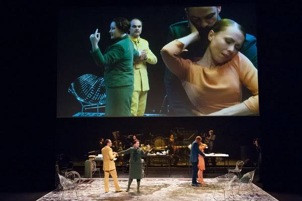 "Aliados" ai confini del teatro musicale Rivas convince e vince il Leone d'Argento