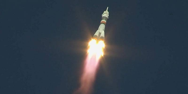 Una giornata spaziale. A un mese dall'incidente la Soyuz arriva in orbita