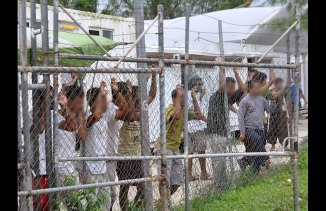 L'isola prigione per migranti ora caccia Msf