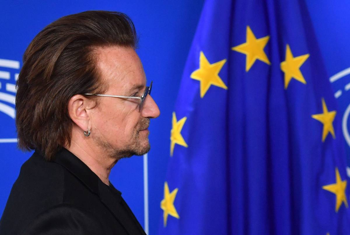 Migranti, Bono applaude l'Italia: "Qualcuno in Europa si deve vergognare"