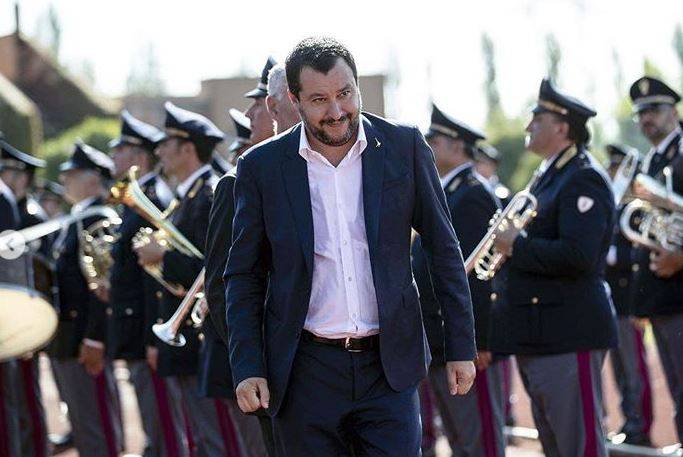Dl Sicurezza, Matteo Salvini: "Io orgoglioso di essere un ministro e uno sbirro"