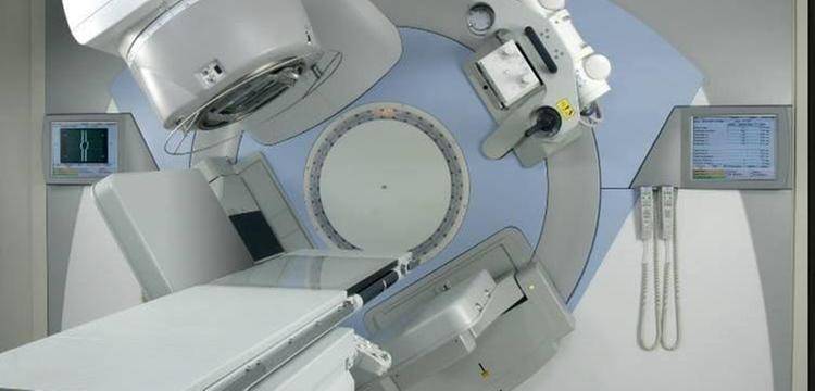 Potenza, macchinario della radioterapia di dieci anni spacciato per nuovo