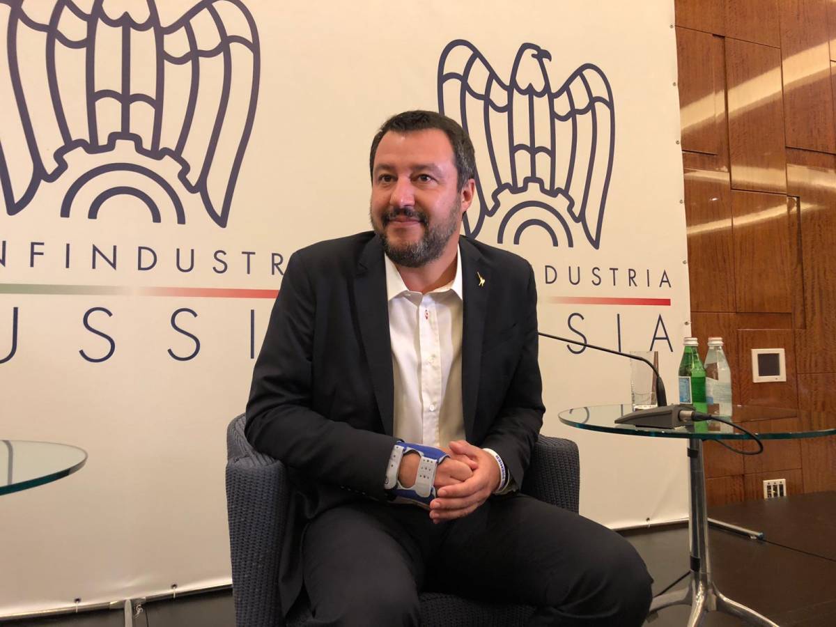 Salvini vola a Mosca: "Incontro centinaia di imprenditori italiani che resistono"