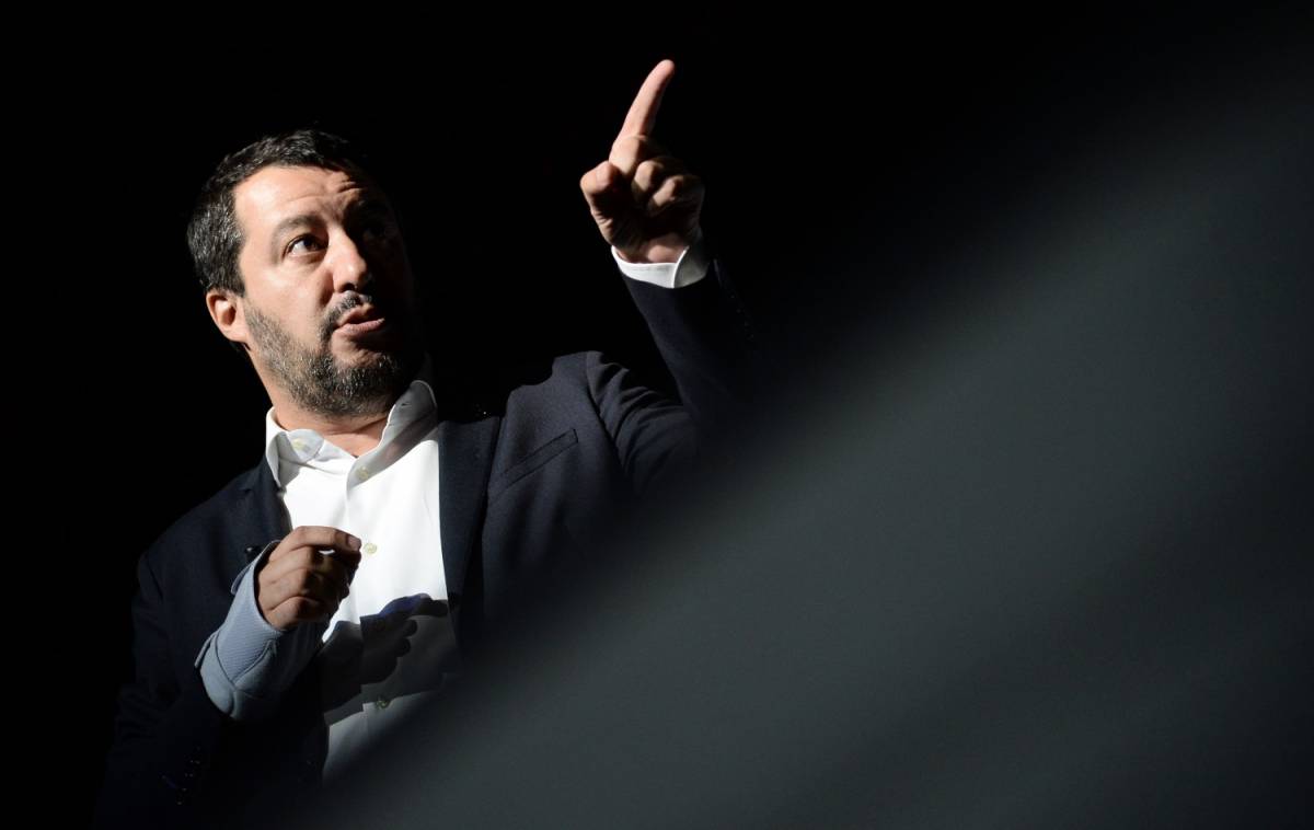 Ue, l'ultima tentazione di Salvini: guidare la lista sovranista europea