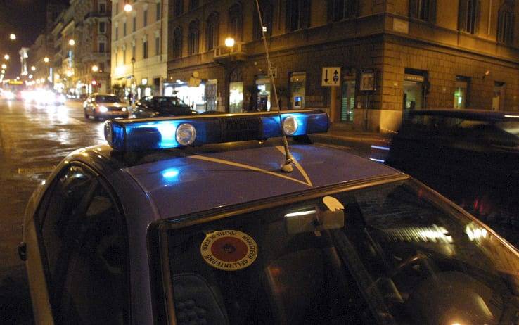 Milano, arrestato pusher clandestino: attacca e ferisce 2 poliziotti