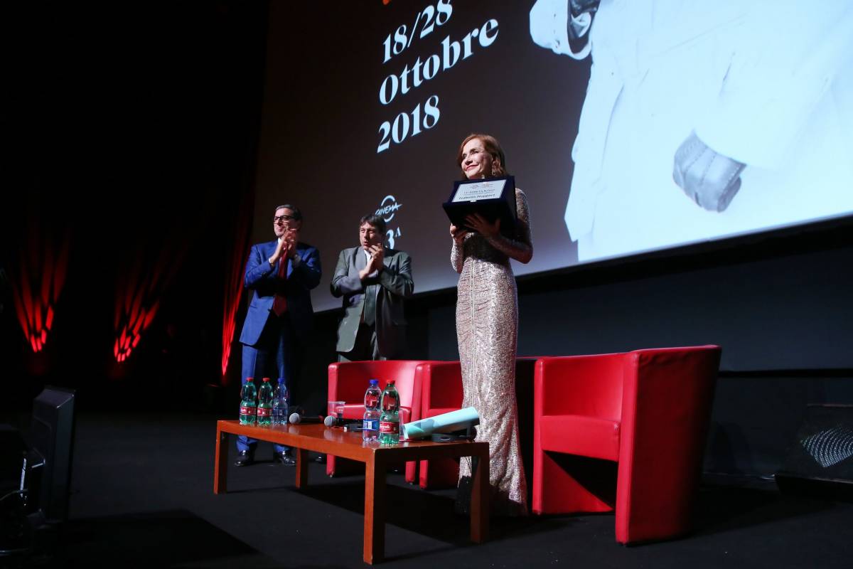 Roma rende omaggio alla magnifica Isabelle Huppert 