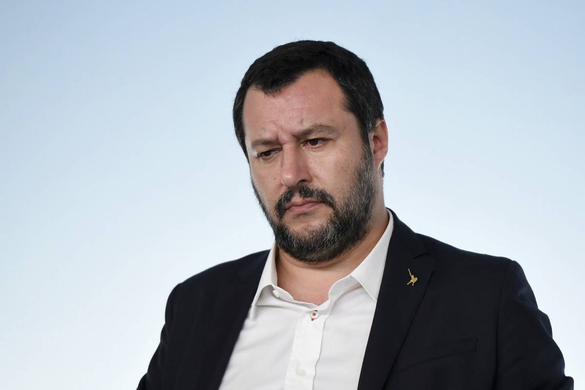 Salvini si arrende ai grillini per salvare il dl Sicurezza
