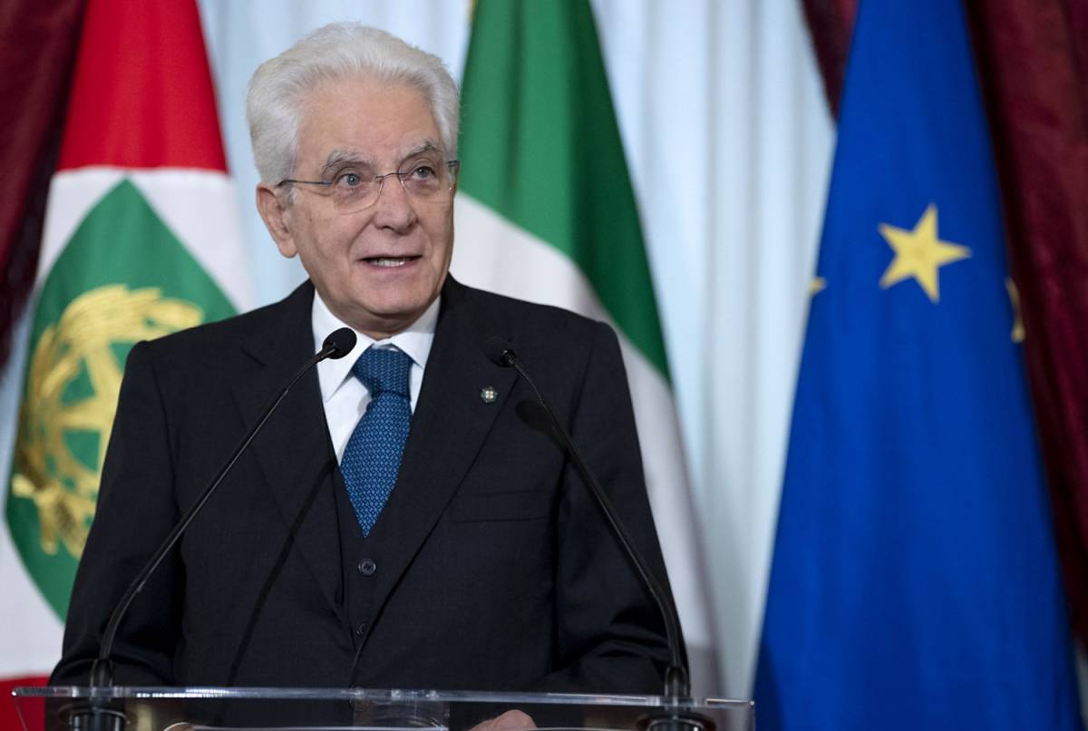 Mattarella sta con l'Ue: "Nessuno può sottrarsi all'equilibrio dei bilanci"