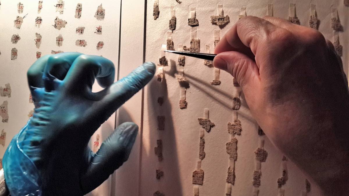 L'ombra del grande bluff sui frammenti di Qumran: "Sono falsi, via dal museo"