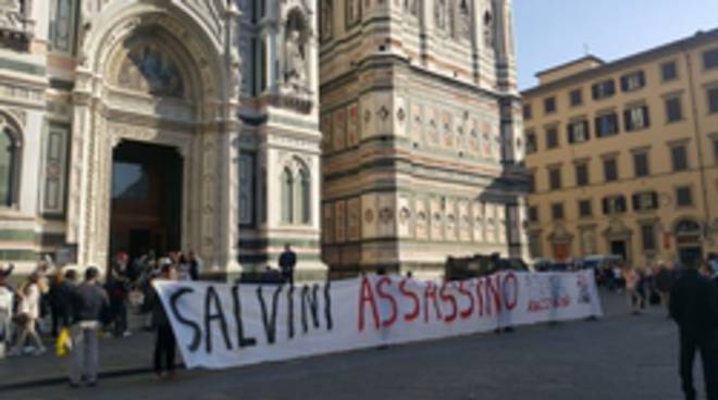 "Salvini assassino": a Firenze ​studenti insultano il ministro