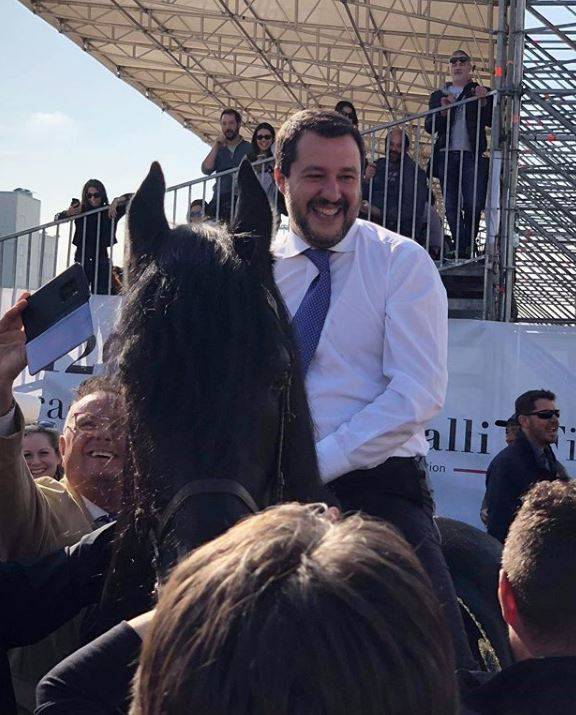 Salvini: "Ho a che fare con Juncker, figuratevi se ho paura di salire a cavallo"