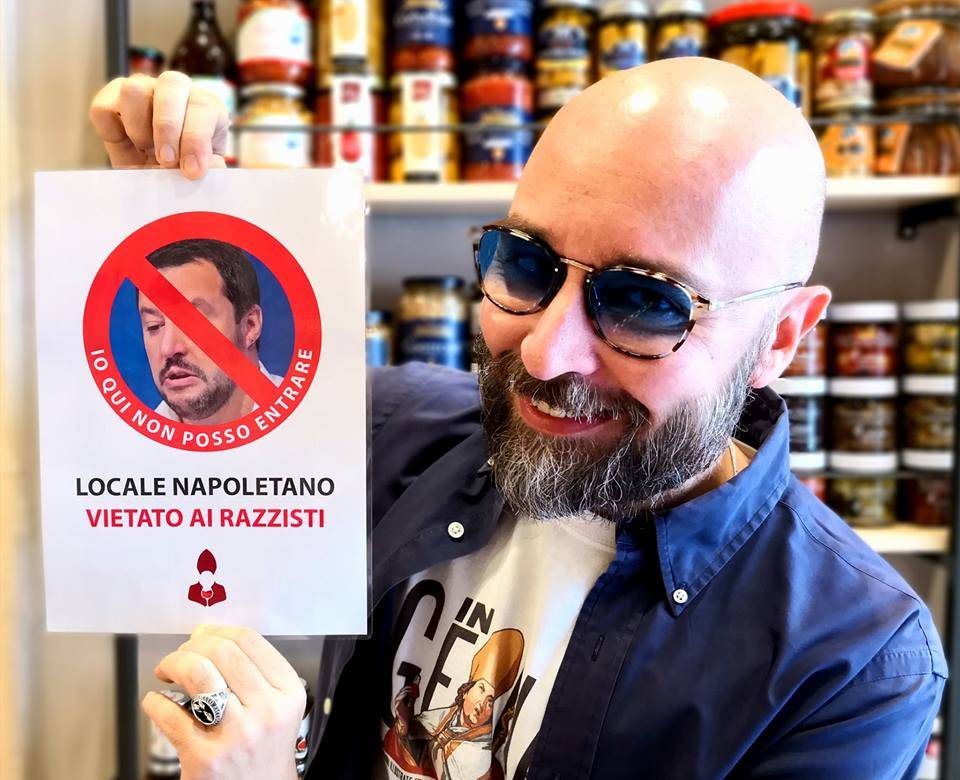 Salvini bandito dal ristorante. Il titolare: "I Razzisti non entrano"