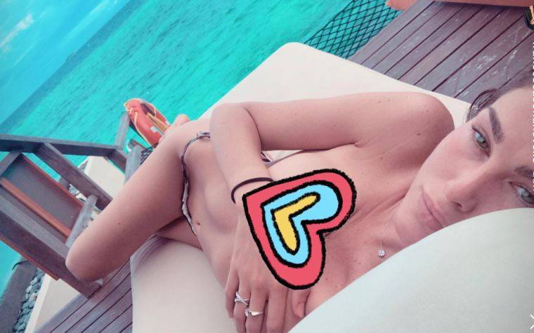 Lady Rossi alle Maldive con la mamma: le foto fanno impazzire i follower