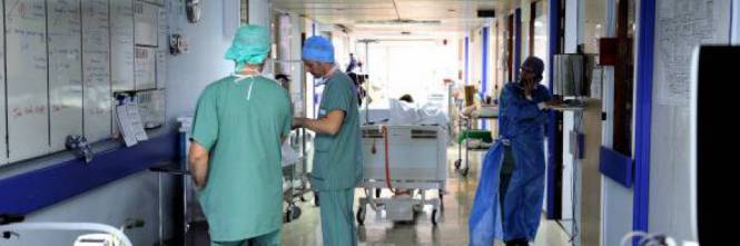 Emergenza ospedali: "Mancano migliaia di medici e infermieri"