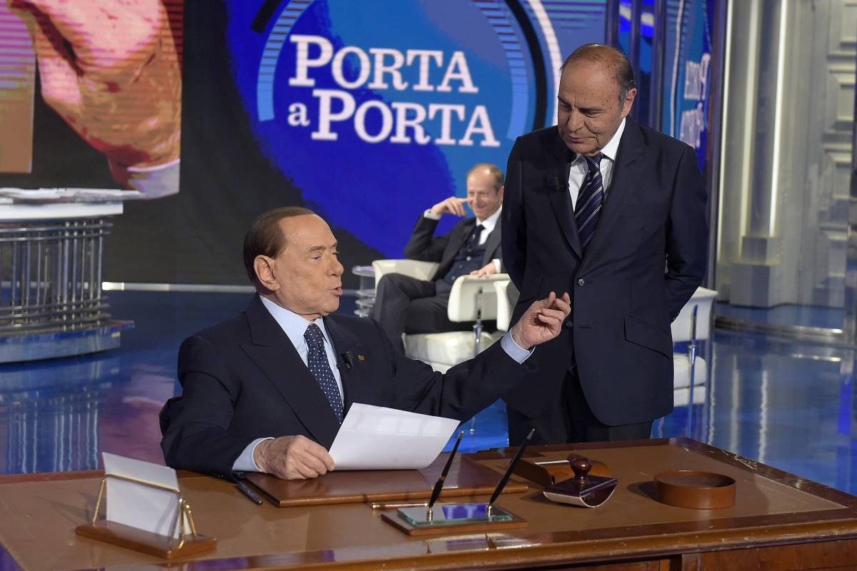 La mobilitazione di Berlusconi "Gilet azzurri il 26 in piazza"