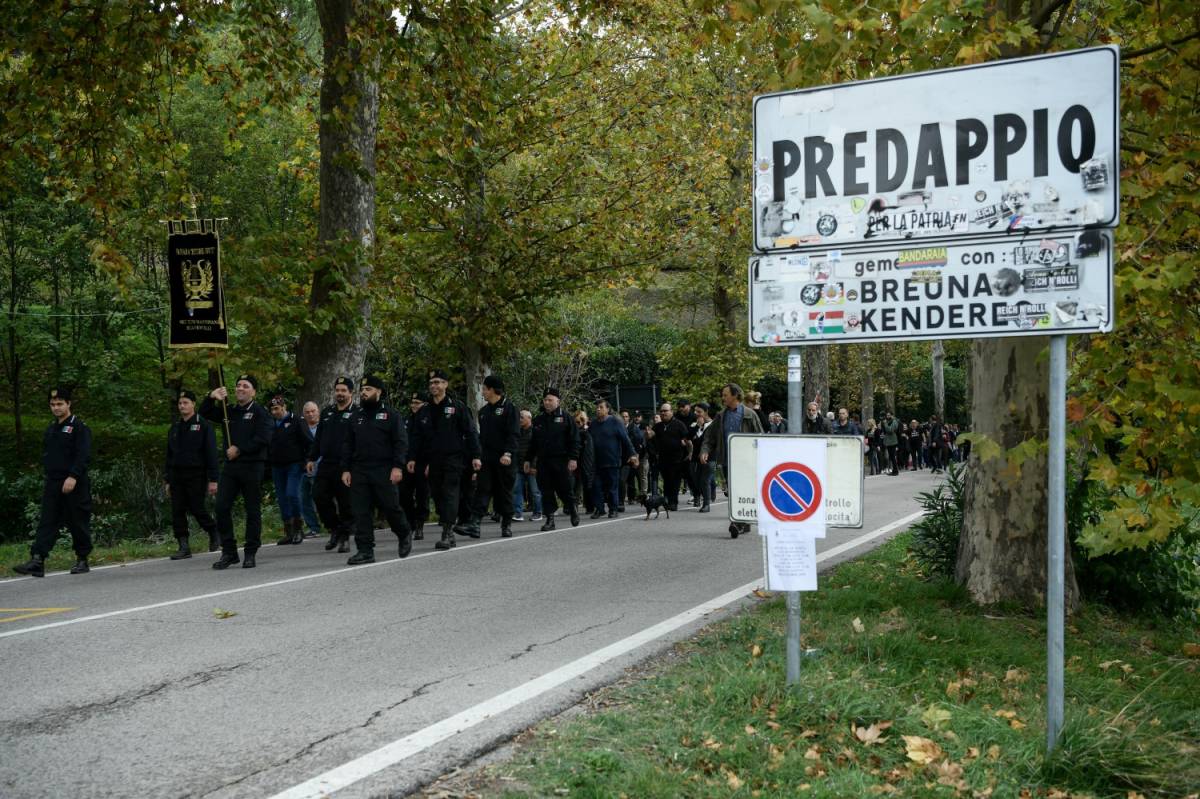 Fascismo, l'Anpi va in procura: "Identificare chi era a Predappio"