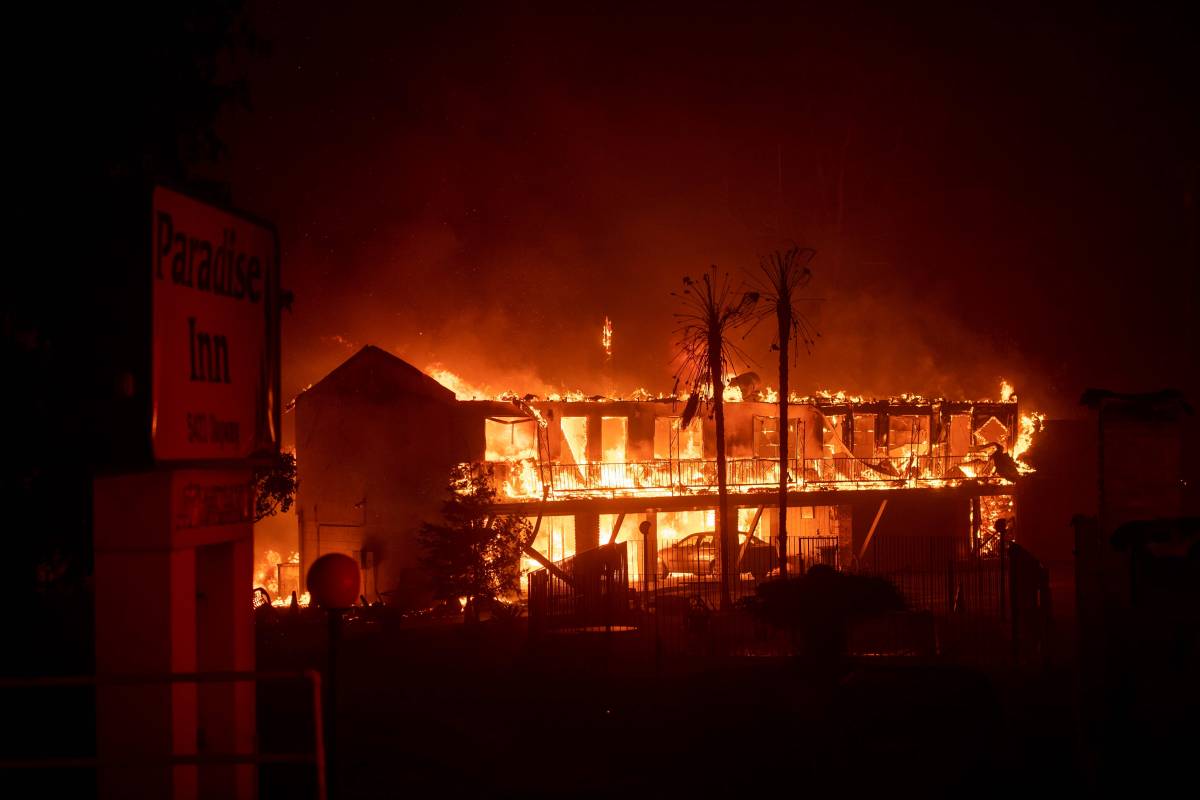 Malibu, brucia il paradiso. Almeno cinque vittime nella California devastata