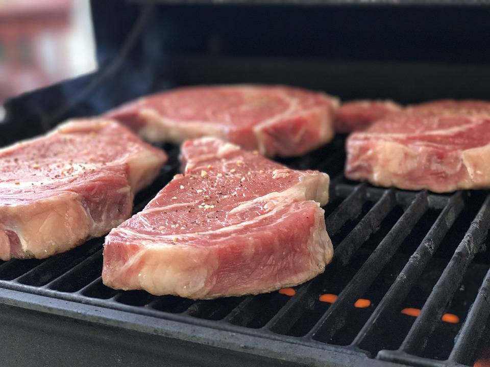 Mangi tanta carne rossa? Ecco tutte le conseguenze e i rischi per la tua salute