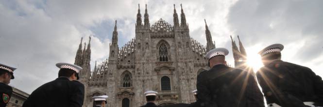 Milano, senegalese semina terrore in piazza Duomo con coltello