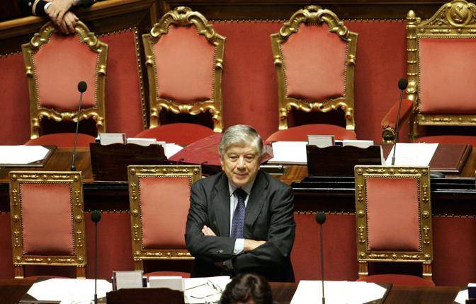 Milano, rapina in casa del senatore Caliendo