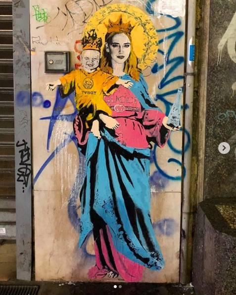 Santa Chiara Ferragni con l'Acqua Benedetta: il murales di Tvboy